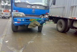 新闻爆料时出车祸